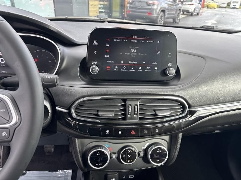 Occasion Fiat Tipo Cross 101 ch (74 kW) 2023 Gris colosseo mã©tallisã© Berline