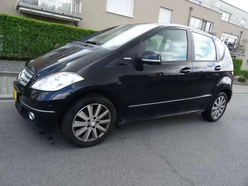 Noir Utilisé 2012 Mercedes A180 Avantgarde Berline | 6 900 € - Image 1/4