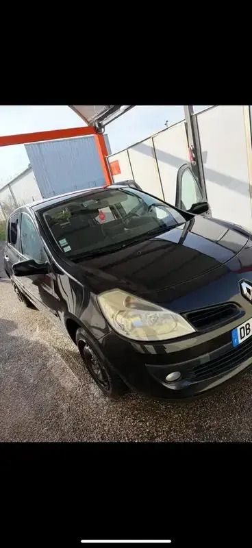 Utilisé 2008 Renault Clio II Dynamique Berline | 4 500 € (Prix assez cher) - Image 1/4
