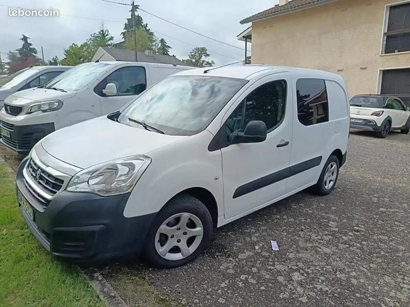 Blanc Utilisé 2015 Peugeot Partner Monospace | 3 600 € - Image 1/4