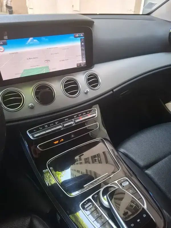 Noir Utilisé 2018 Mercedes E220 Executive Berline | 14 500 € - Image 1/4