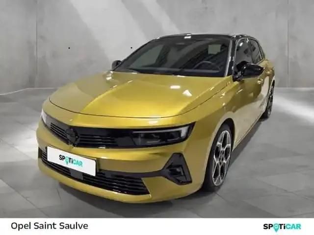Jaune kult métallisé/toit noir karbon Nouvelle 2025 Opel Astra Ultimate Berline | 32 890 € (Prix assez cher) - Image 1/4