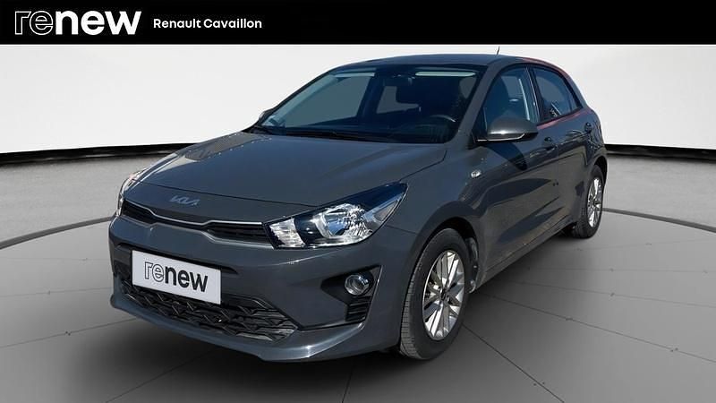 Gris Utilisé 2023 Kia Rio Active Berline | 15 990 € (Prix juste) - Image 1/4