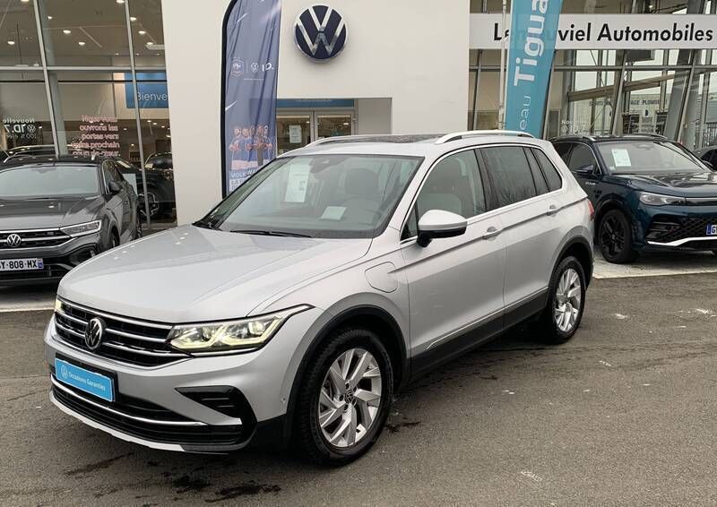 Argente Utilisé 2021 VW Tiguan Exclusive SUV | 33 900 € (Prix juste) - Image 1/3