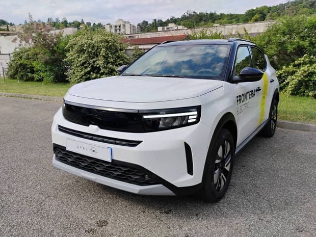 Blanc Utilisé 2025 Opel Frontera SUV | 27 740 € - Image 1/4