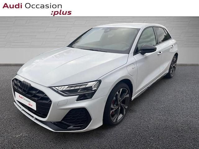 Blanc arcona Nouvelle 2025 Audi A3 Sportback e-tron S-Line Berline | 48 990 € (Prix juste) - Image 1/4