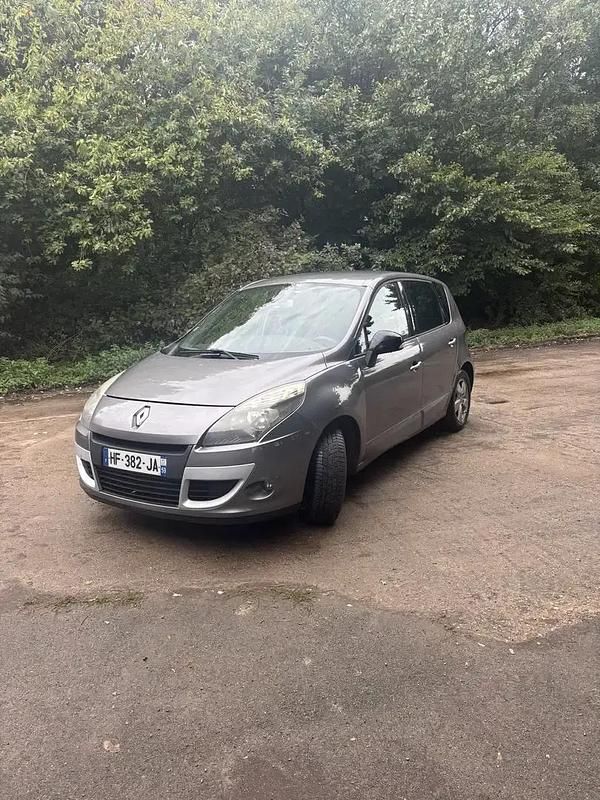 Utilisé 2010 Renault Scénic III Monospace | 2 700 € (Super prix) - Image 1/4
