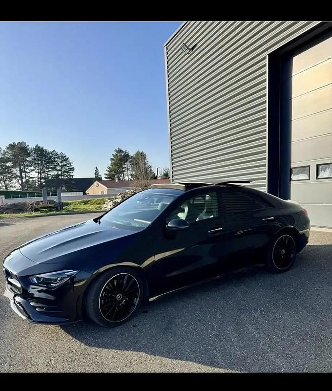 Utilisé 2020 Mercedes CLA250 AMG line Berline | 37 990 € - Image 1/4