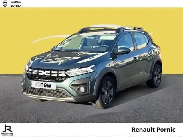 Vert cèdre métallisé Occasion 2025 Dacia Sandero Expression Berline | 15 980 € (Prix juste) - Image 1/4