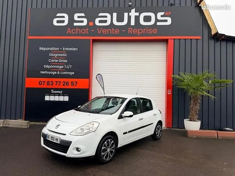 Blanc Occasion 2009 Renault Clio III Citadine | 2 590 € (Prix juste) - Image 1/4