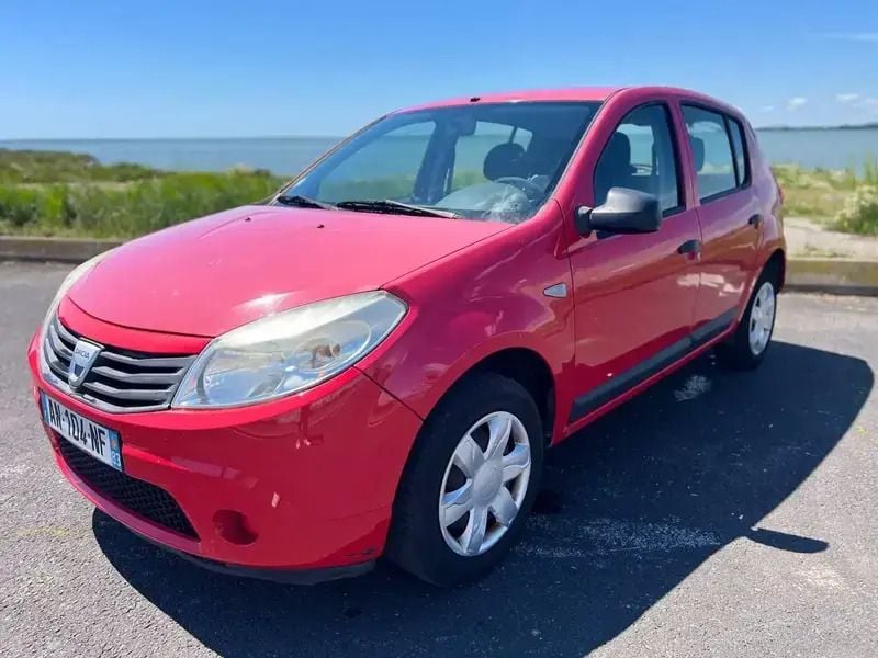 Rouge Utilisé 2010 Dacia Sandero Citadine | 2 800 € - Image 1/4