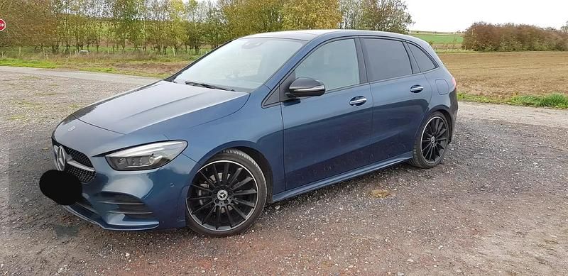 Bleu Utilisé 2021 Mercedes B180 Edition Monospace | 27 900 € (Prix assez cher) - Image 1/4