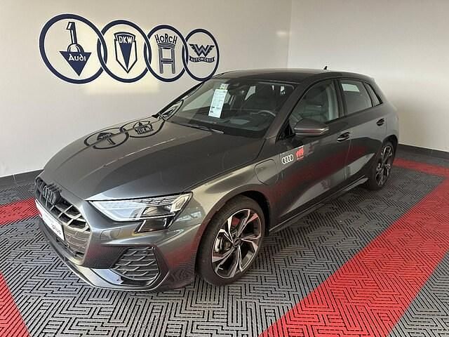 Gris daytona nacré Utilisé 2025 Audi A3 Sportback e-tron S-Line Citadine | 53 500 € - Image 1/4