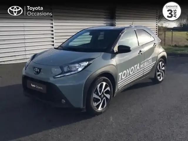 Bi ton vert aventurine noir Occasion 2025 Toyota Aygo X Design SUV | 18 300 € (Prix assez cher) - Image 1/4