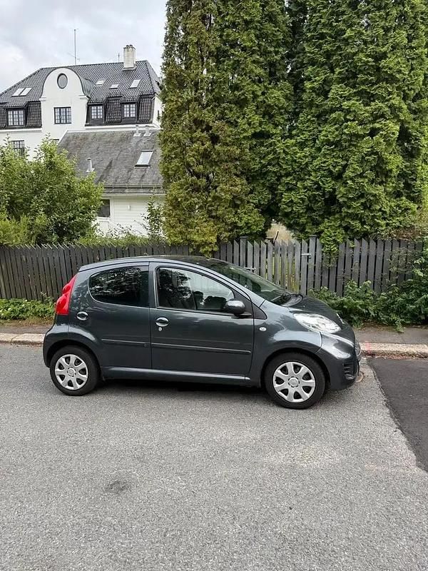 Image 2/4