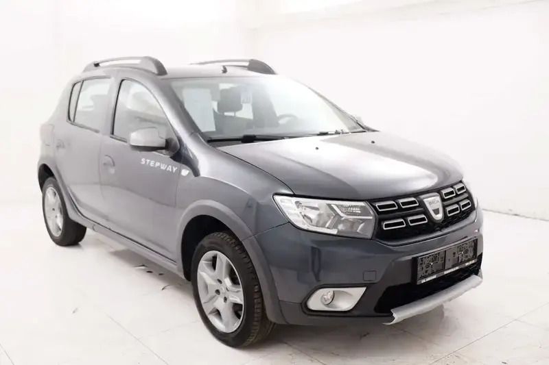 Gris Utilisé 2017 Dacia Sandero Stepway Citadine | 10 250 € (Prix juste) - Image 1/4