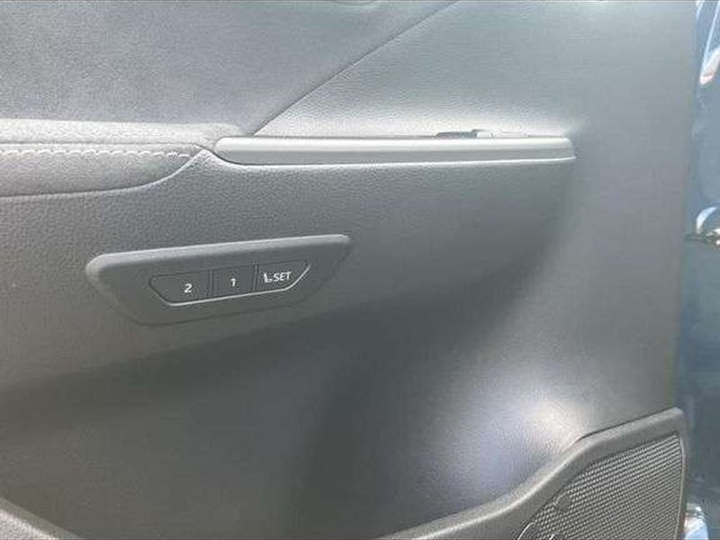 Utilisé 2024 Toyota C-HR SUV | 37 900 € - Image 1/1