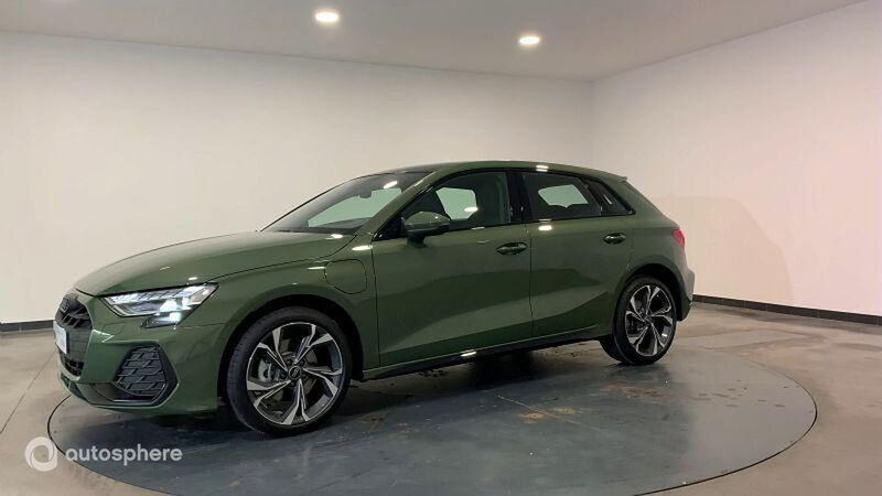 Vert district métallisé Utilisé 2025 Audi A3 Sportback e-tron S-Line Berline | 50 999 € - Image 1/4