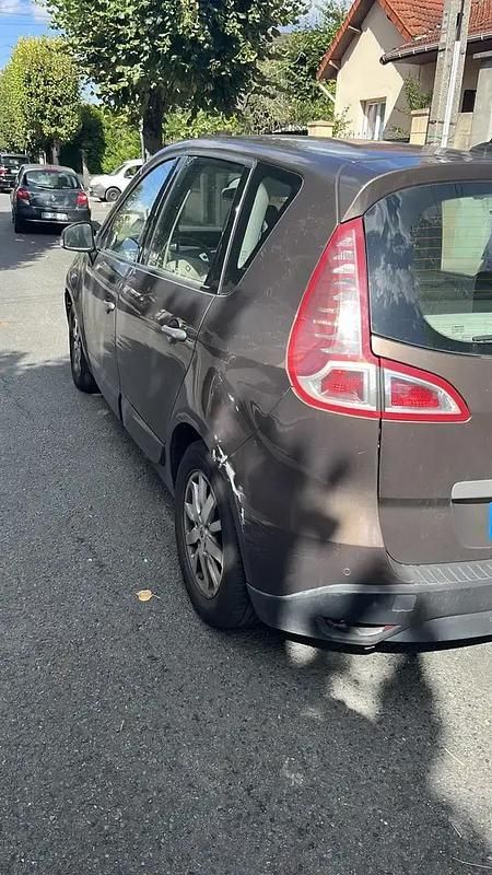 Utilisé 2009 Renault Scénic III Avantage Monospace | 2 300 € (Prix assez cher) - Image 1/4