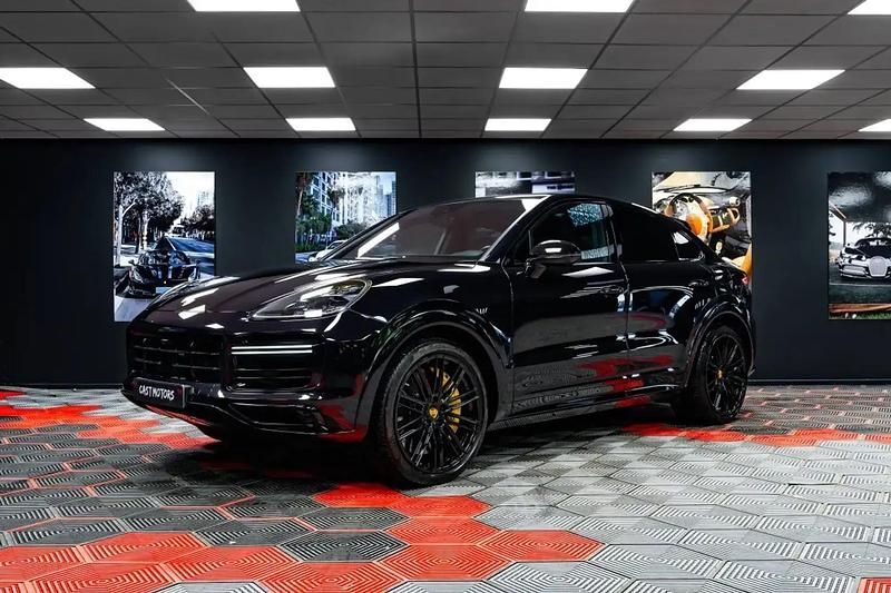 Noir Utilisé 2020 Porsche Cayenne Turbo S SUV | 122 900 € (Prix juste) - Image 1/4