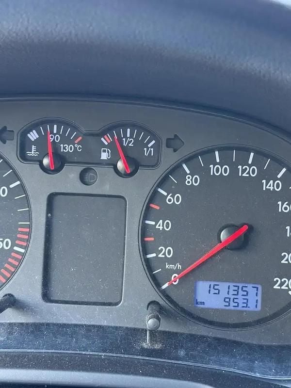 Occasion 1998 VW Golf IV Berline | 4 500 € - Image 1/4