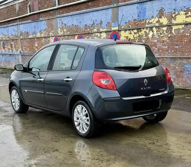 Occasion 2006 Renault Clio II Luxe Berline | 2 300 € (Prix juste) - Image 1/4