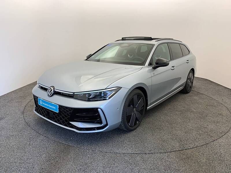 Gris Utilisé 2024 VW Passat R-line Coupé | 43 990 € - Image 1/3