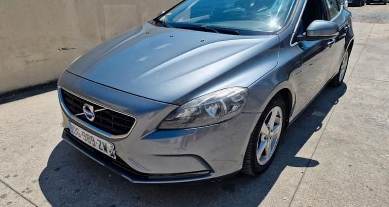 Gris Utilisé 2014 Volvo V40 Momentum Break | 7 950 € - Image 1/4