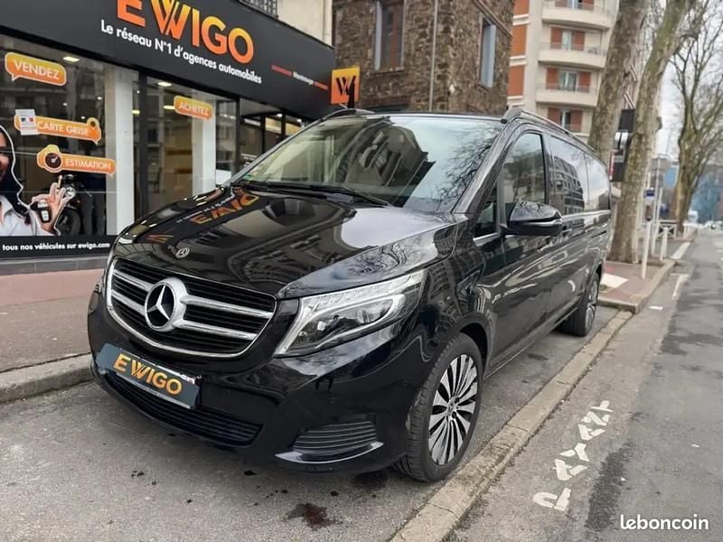 Noir Occasion 2018 Mercedes V220 Executive Monospace | 46 990 € - Image 1/4