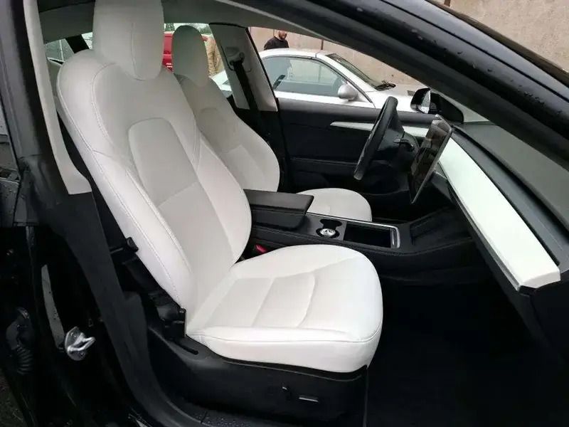 Image 2/4