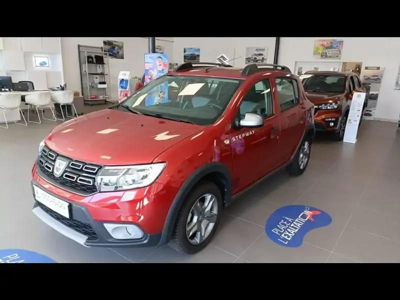 Rouge Utilisé 2020 Dacia Sandero Stepway Citadine | 12 790 € (Prix juste) - Image 1/4