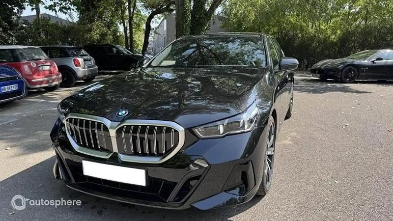 Noir Utilisé 2024 BMW 530e M Sport Break | 66 900 € (Prix juste) - Image 1/4