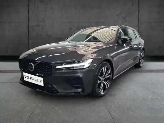 Gris platinium métallisé Occasion 2025 Volvo V60 Plus Break | 39 990 € (Bon prix) - Image 1/4