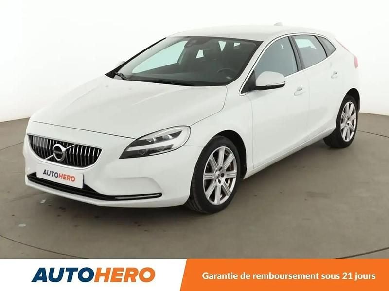 Blanc Utilisé 2017 Volvo V40 Inscription Berline | 12 190 € (Prix juste) - Image 1/2