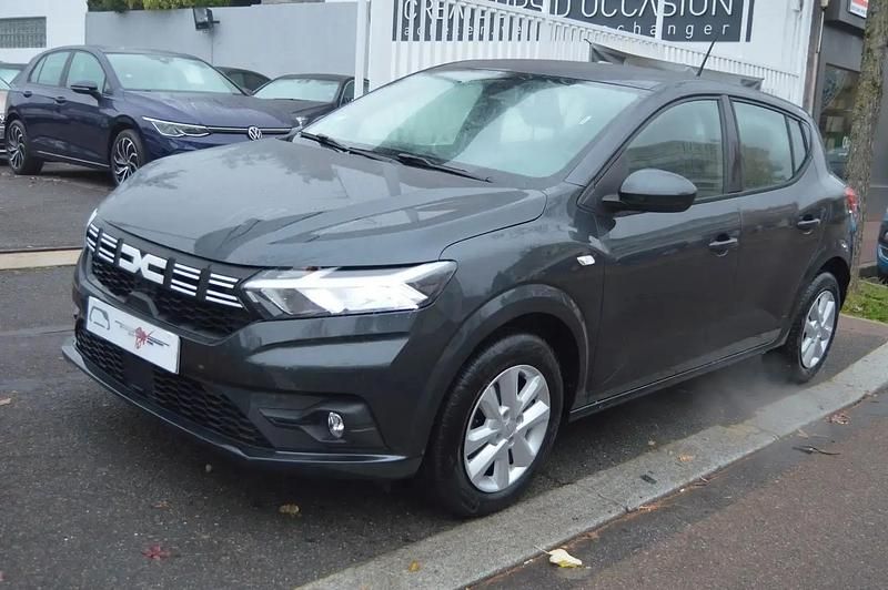 Gris Utilisé 2023 Dacia Sandero Expression Berline | 14 790 € (Prix juste) - Image 1/4
