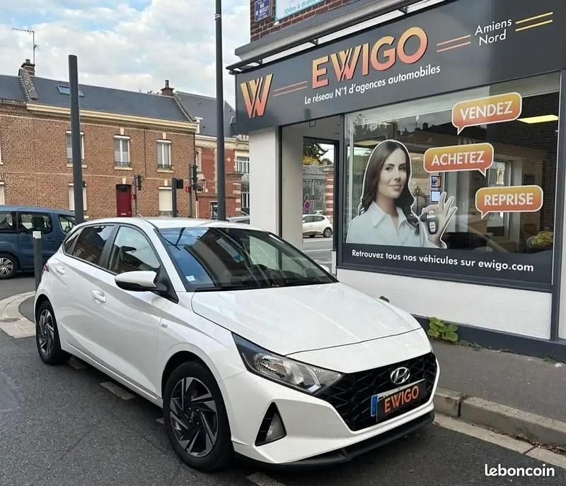 Blanc Utilisé 2021 Hyundai i20 Berline | 14 990 € (Prix juste) - Image 1/4