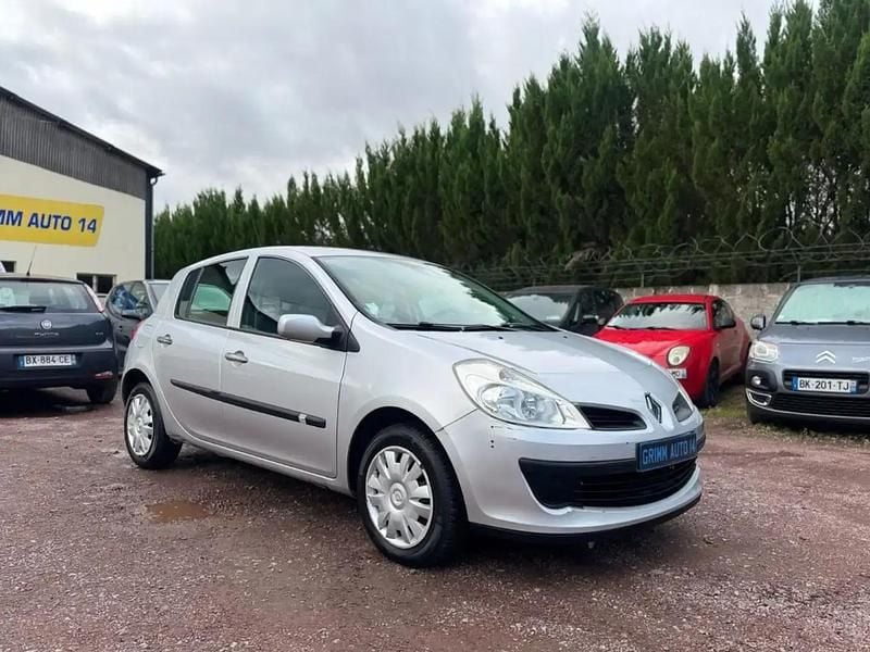 Gris Utilisé 2008 Renault Clio II Authentique Berline | 4 990 € (Prix juste) - Image 1/4