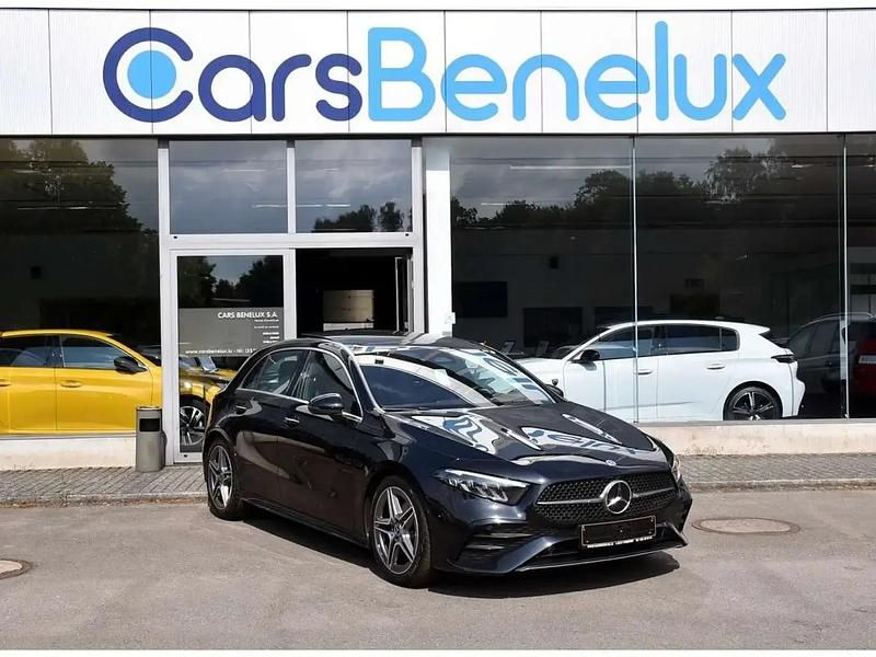 Noir Utilisé 2024 Mercedes A200 AMG line Berline | 34 480 € (Prix juste) - Image 1/4