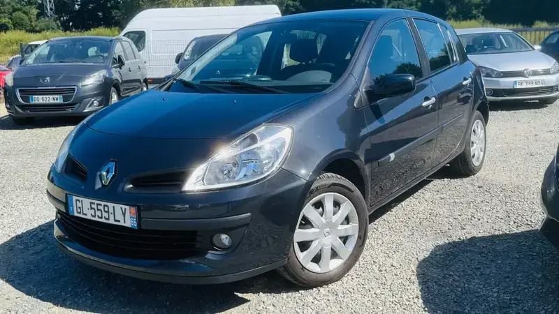 Utilisé 2009 Renault Clio III Dynamique Berline | 6 700 € (Prix assez cher) - Image 1/4