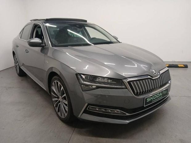 Gris Utilisé 2024 Skoda Superb LAURIN & KLEMENT Berline | 33 995 € (Bon prix) - Image 1/4
