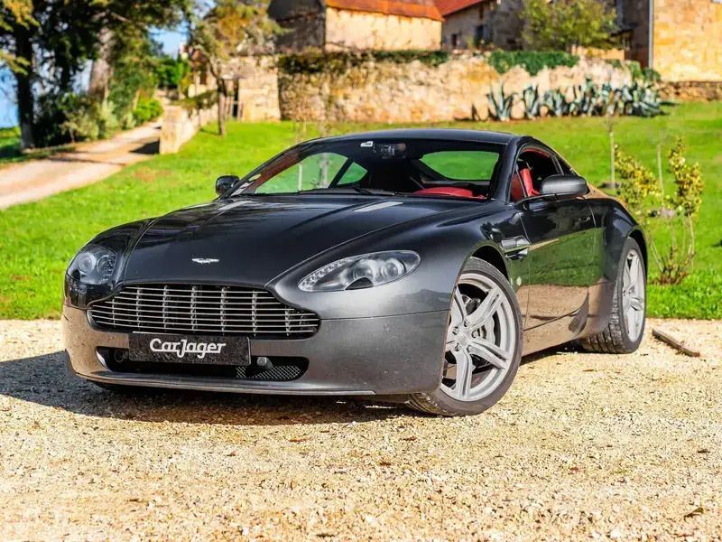 Gris Utilisé 2010 Aston Martin V8 Vantage Coupé | 63 500 € (Prix assez cher) - Image 1/4