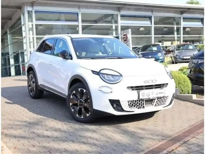 Blanc Nouvelle 2025 Fiat 600 La Prima Berline | 27 490 € (Prix juste) - Image 1/4