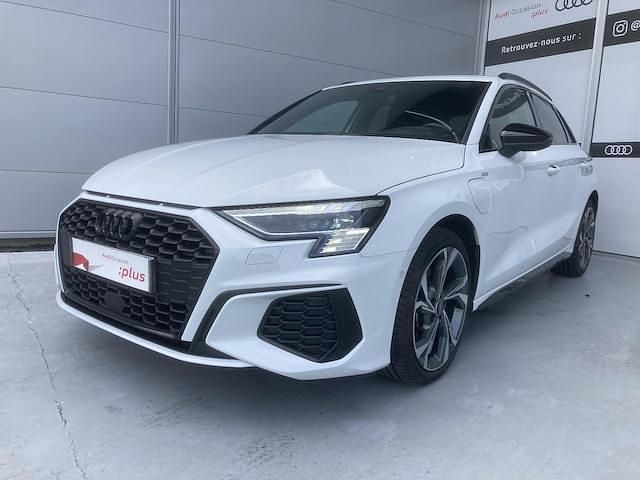 Blanc glacier métallisé Utilisé 2022 Audi A3 Sportback e-tron S-Line Berline | 32 990 € (Prix cher) - Image 1/4