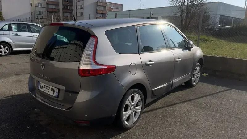 Utilisé 2010 Renault Scénic III Monospace | 700 € - Image 1/4