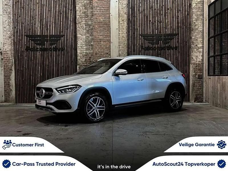 Argent Utilisé 2022 Mercedes GLA180 Urban SUV | 31 990 € (Super prix) - Image 1/4