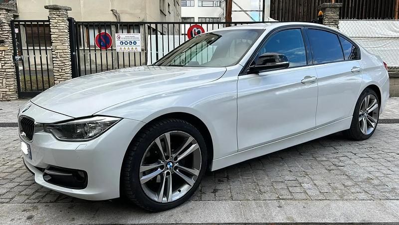 Utilisé 2012 BMW 318 Sport Line Berline | 12 500 € (Prix juste) - Image 1/4