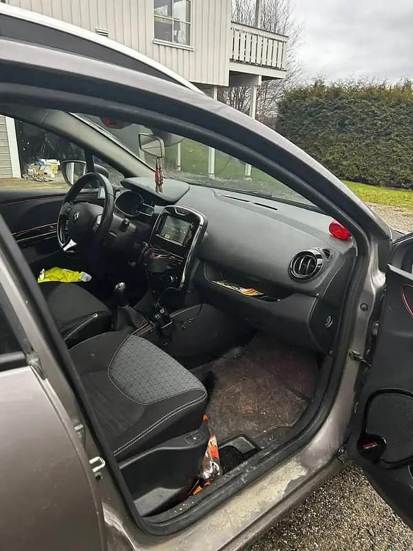 Occasion 2014 Renault Clio IV LIMITED Berline | 2 550 € (Super prix) - Image 1/4