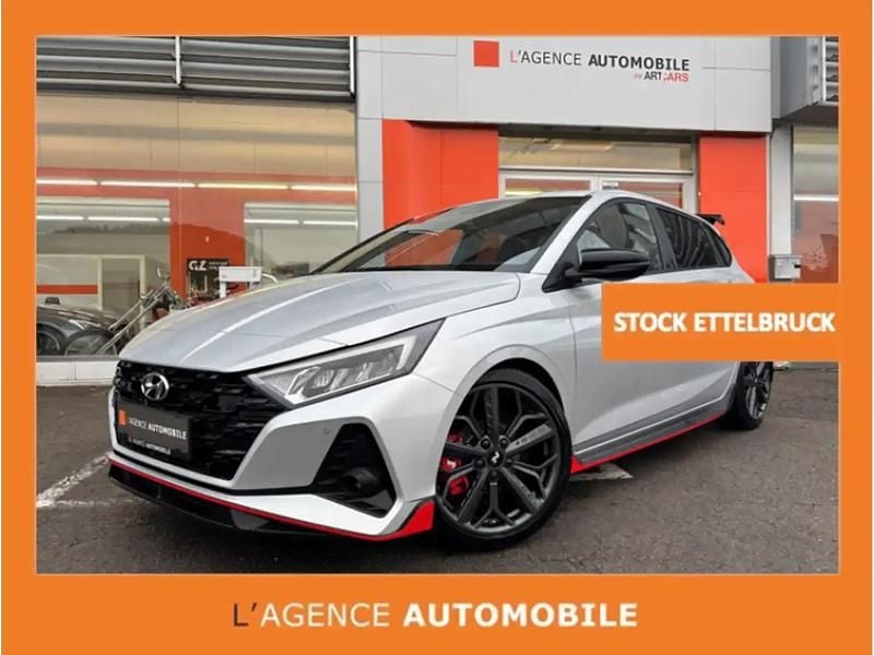 Gris Occasion 2023 Hyundai i20 Berline | 27 900 € (Prix juste) - Image 1/4