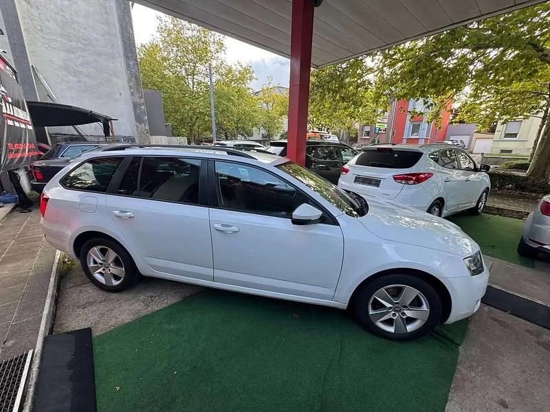 Blanc Utilisé 2017 Skoda Octavia Style Break | 8 900 € (Super prix) - Image 1/4