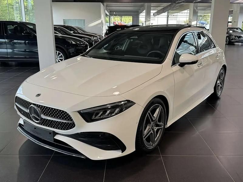 Gris Utilisé 2024 Mercedes A200 AMG Citadine | 32 190 € (Prix juste) - Image 1/4